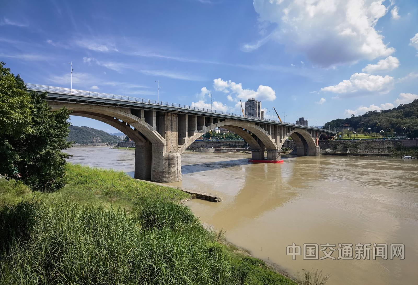 匠心筑橋，譽(yù)滿國(guó)際 宜賓岷江大橋加固改造工程榮膺國(guó)際橋梁大會(huì)獎(jiǎng)項(xiàng)